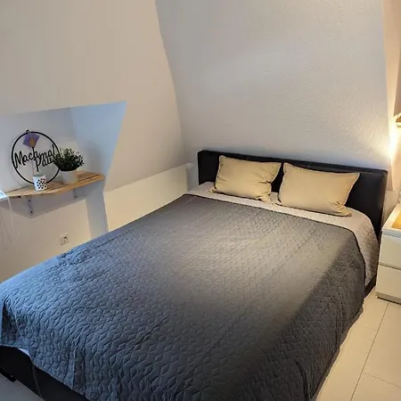 Ferien- Monteurwohnung Sting Apartment *